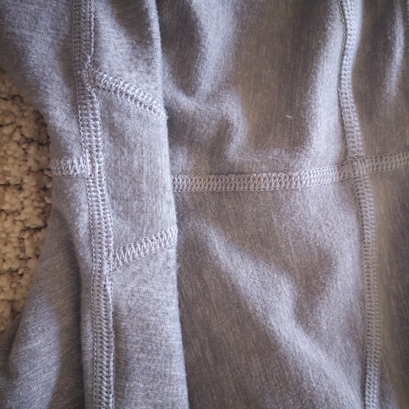 Lululemon, capris with split calf, size 4, grey - Picture 5 of 5